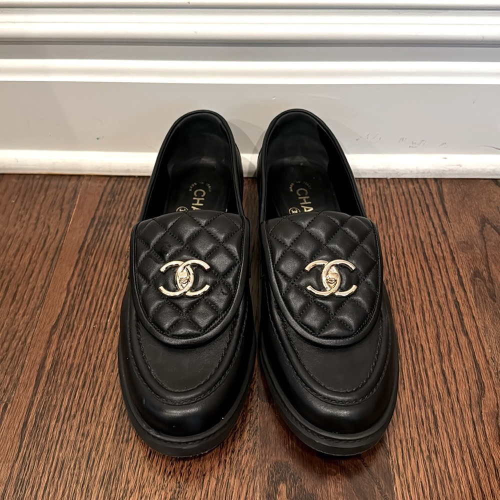 ‼️‼️PRICE FIRM‼️‼️ CHANEL Lambskin Quilted CC Turnlock Loafers 40.5 Black - Picture 7 of 13